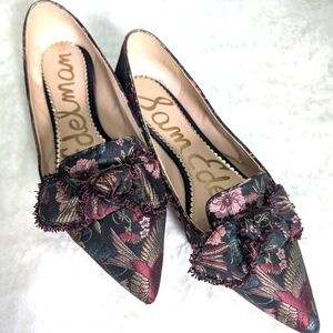 Embroidered Pointed Toe Leather Sole Flats
